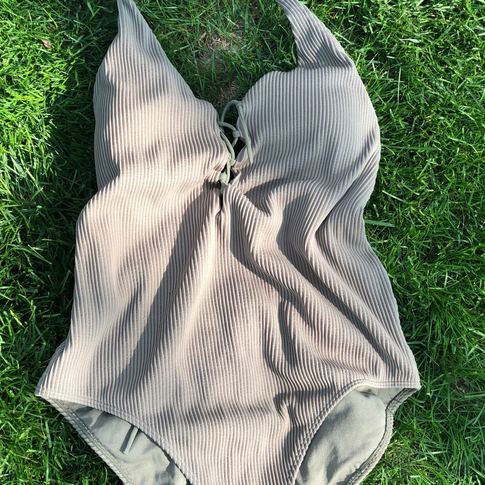 Bathing suit